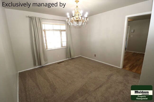 Building Photo - Main Level Living, Close to Ft Carson. 1  ...