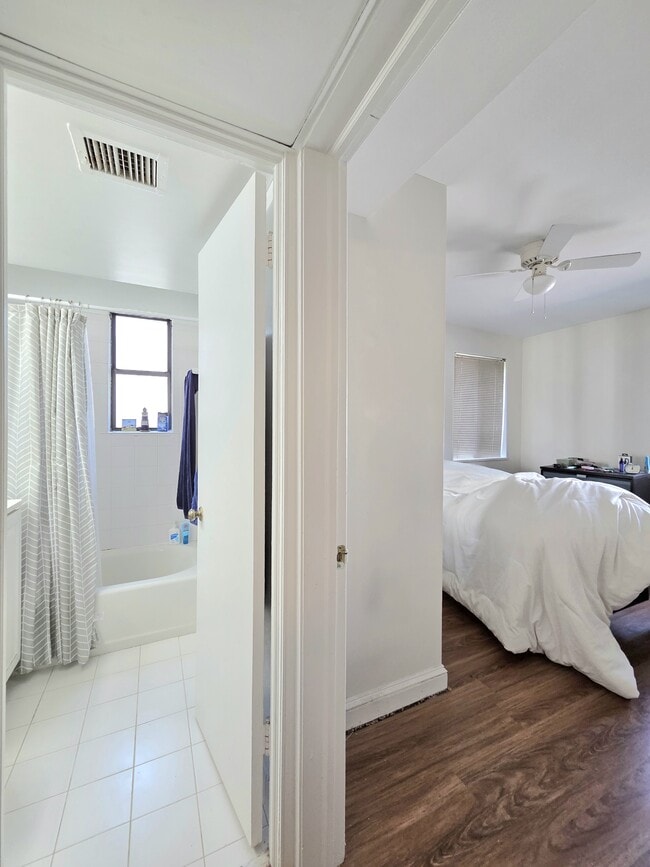 Building Photo - 3821 Davis Pl NW