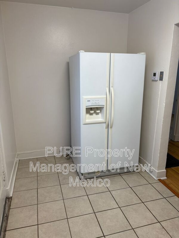 Building Photo - 124 Aliso Dr NE