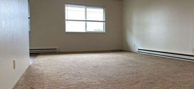 Building Photo - (905) Draper Arms Apartments - 2 Bedroom / 1 Bath