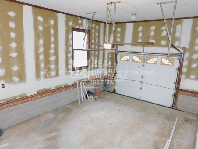 Building Photo - 8521 Richardsonwood Rd