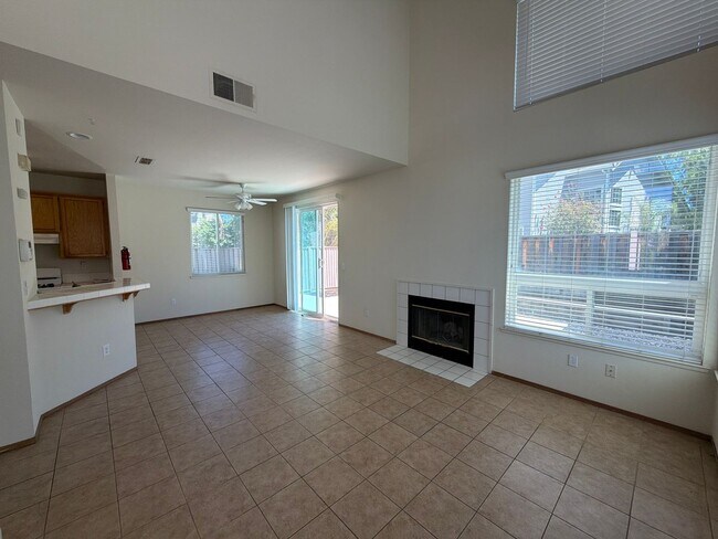 Building Photo - GREAT CORNER LOCATION IN CENTRAL BRENTWOOD