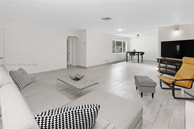 Building Photo - 1510 Hayes St