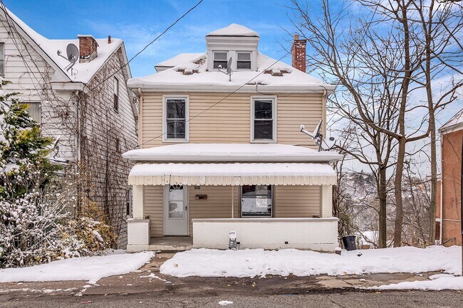Building Photo - Newly Renovated 4 Bedroom Home in West Lib...