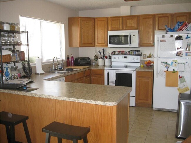 Building Photo - 2010 Santiago Way S