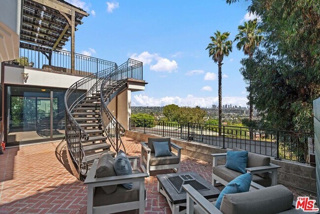 Building Photo - 4818 Bonvue Ave