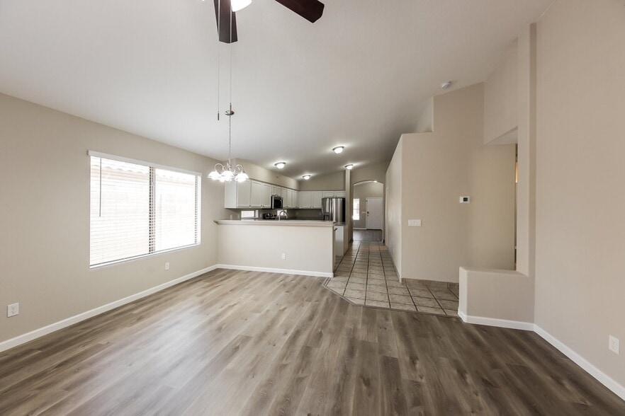 Building Photo - 7418 W Lone Cactus Dr