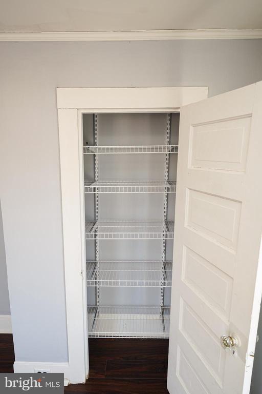 Building Photo - 605 Oak Hill Ave