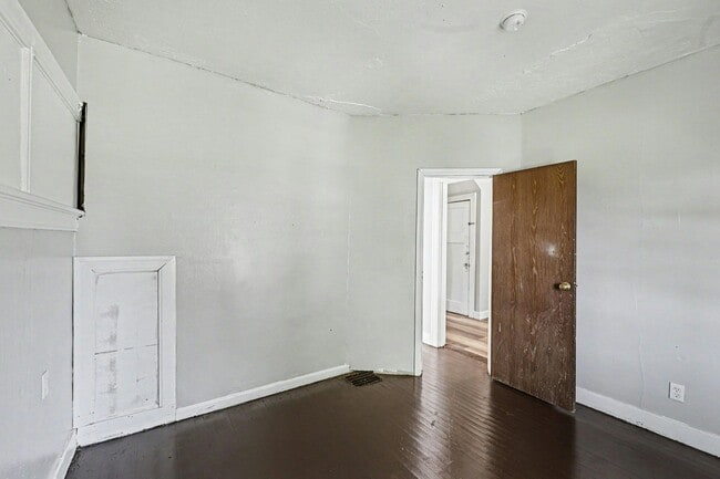 Building Photo - 427 Kolping Ave