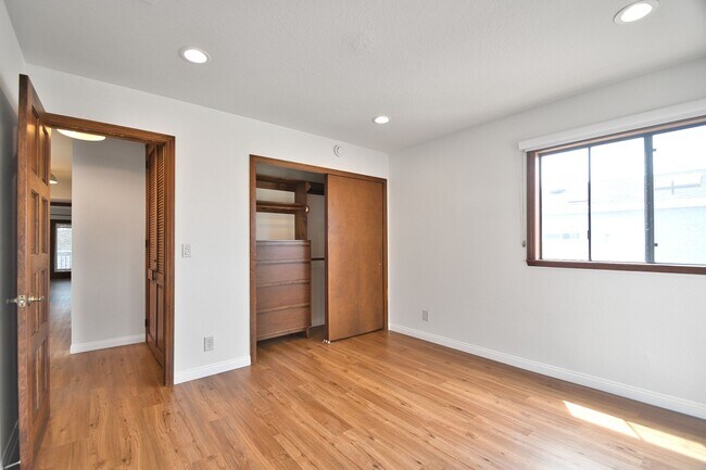 Building Photo - 472 36th St