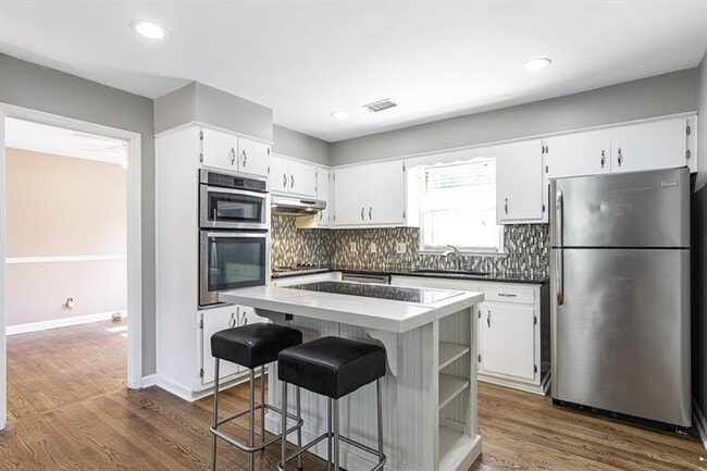 Building Photo - 1517 Gaylor Cir SE