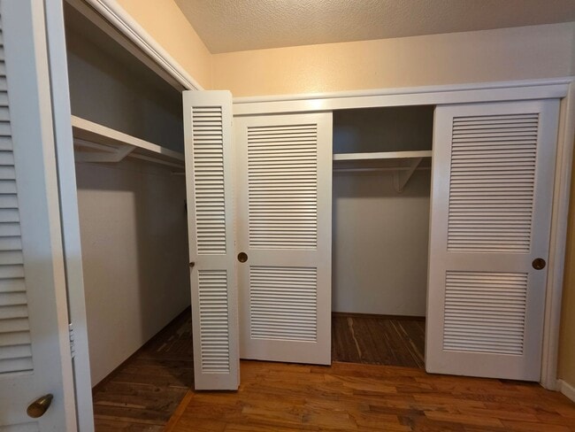Building Photo - Single story home close to freeway access!