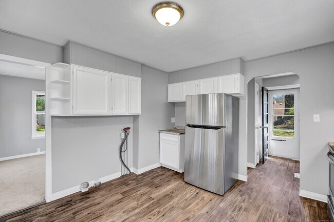 Building Photo - 10 Cemetery Ave