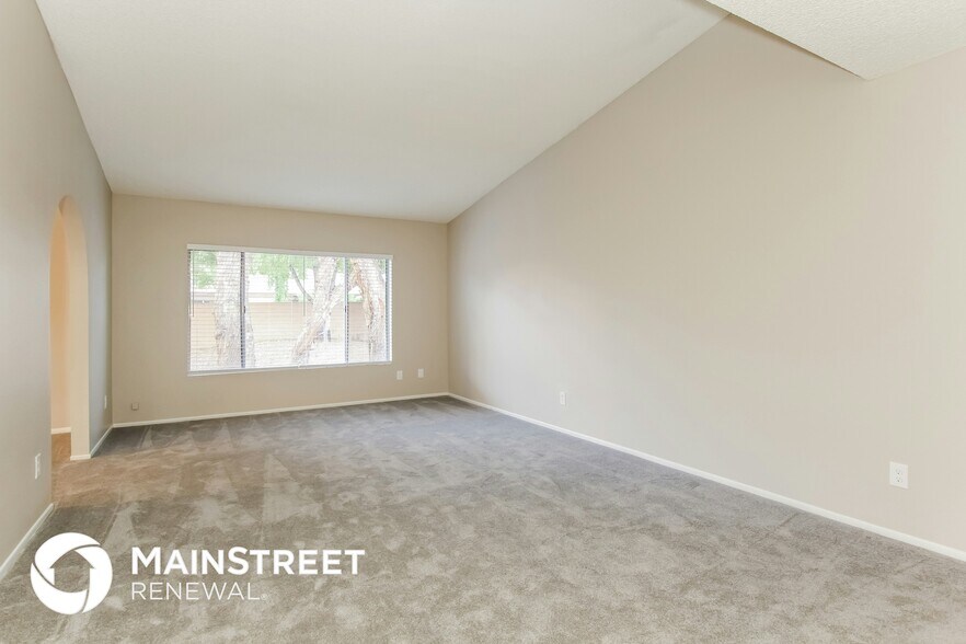 Building Photo - 2414 W Redfield Rd