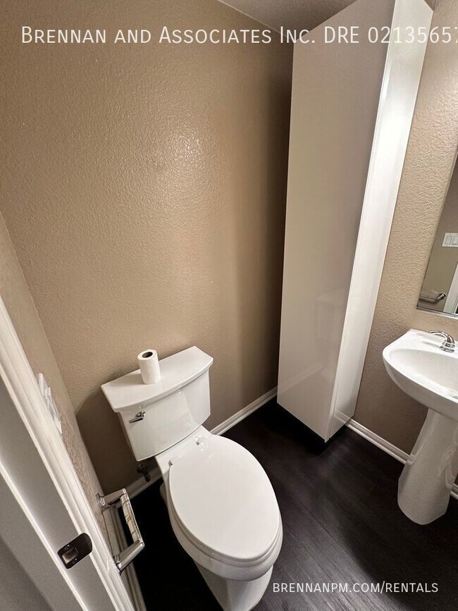 Building Photo - 2728 Farragut Rd