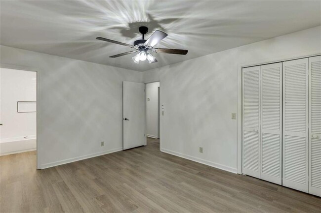 Building Photo - 1373 W Prospect Dr NE