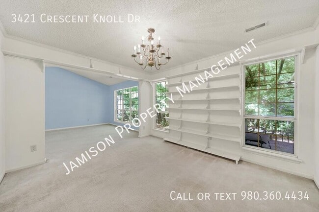 Building Photo - 3421 Crescent Knoll Dr