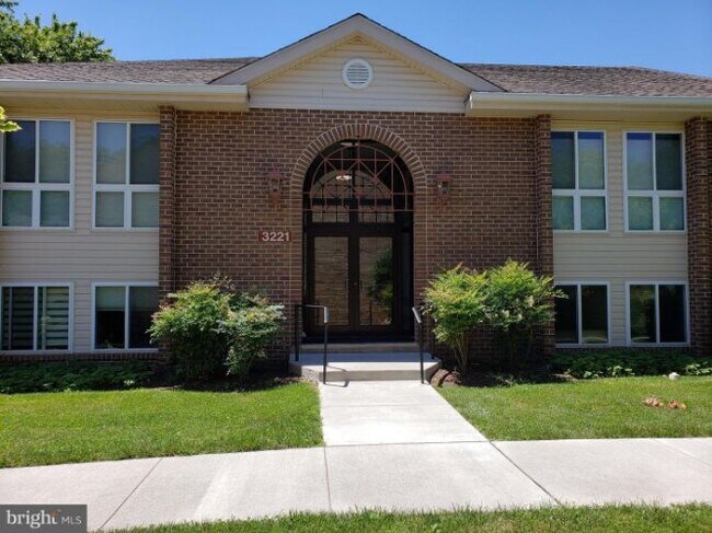 Primary Photo - 3221 S Leisure World Blvd