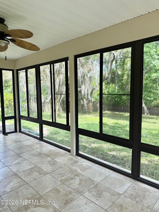 Building Photo - 12255 Lake Fern Dr E