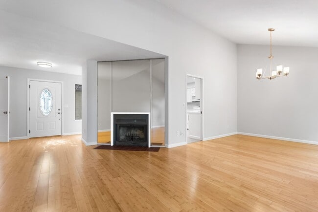 Building Photo - 922 Jungfrau Ct