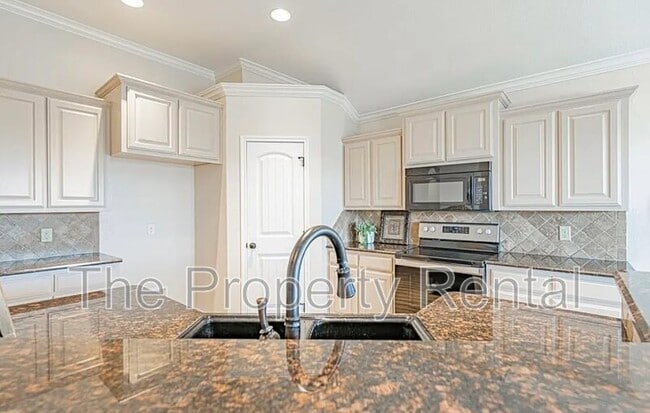 Building Photo - 2804 Dustin Dr