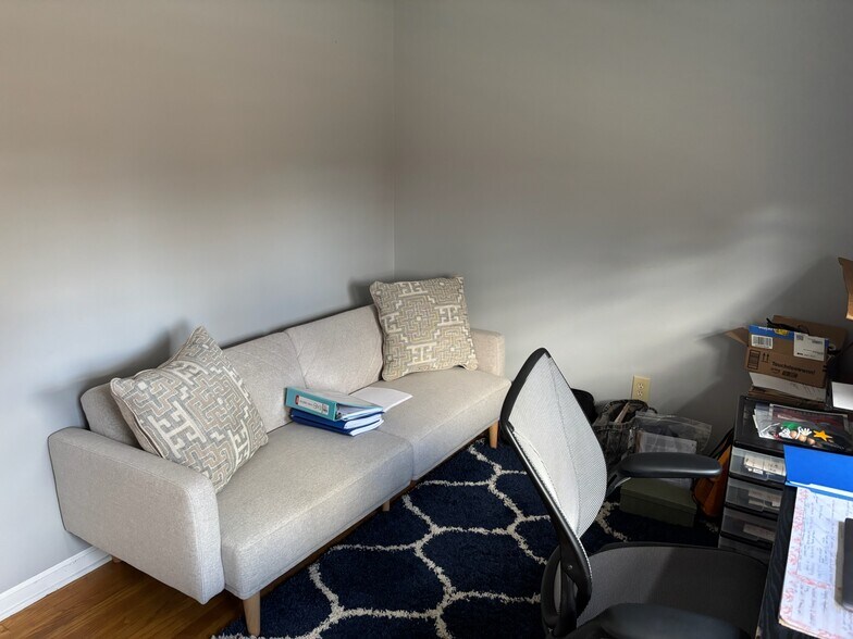 Building Photo - 366 Kensington Rd