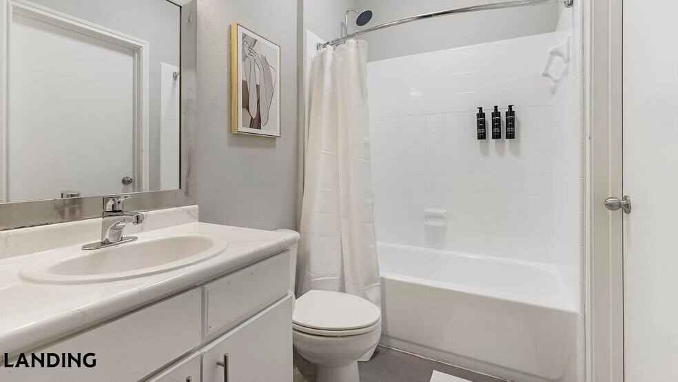 Building Photo - 9835 Fredericksburg Rd