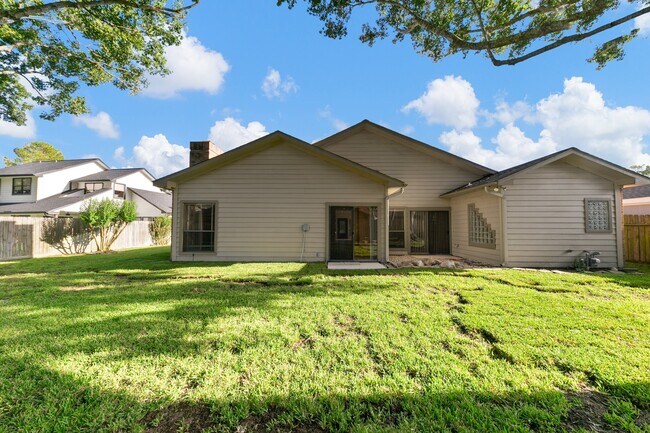 Building Photo - 819 Millpond Dr