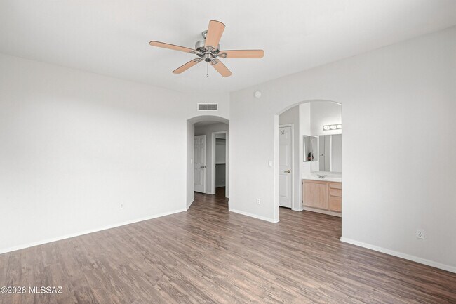 Building Photo - 1342 W Hopbush Way