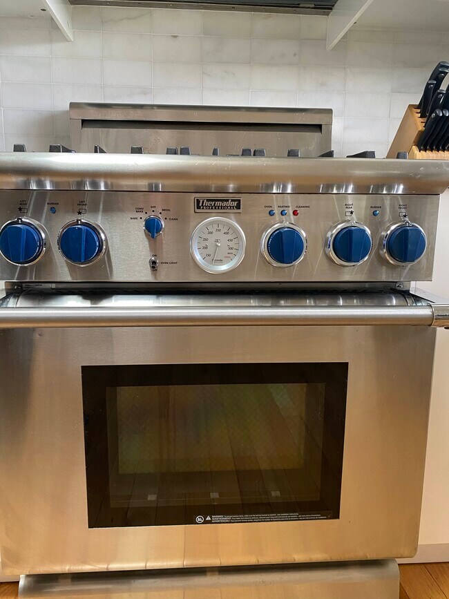 Building Photo - 6579 Exeter Dr