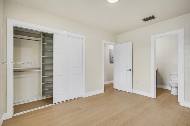 Building Photo - 532 SW 79th Ave