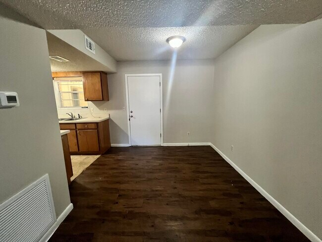 Building Photo - 2406 Ramblewood Ct