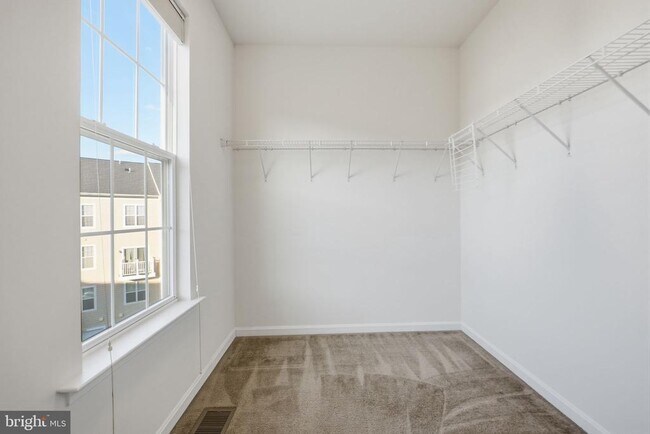 Building Photo - 43849 Kingston Station Terrace