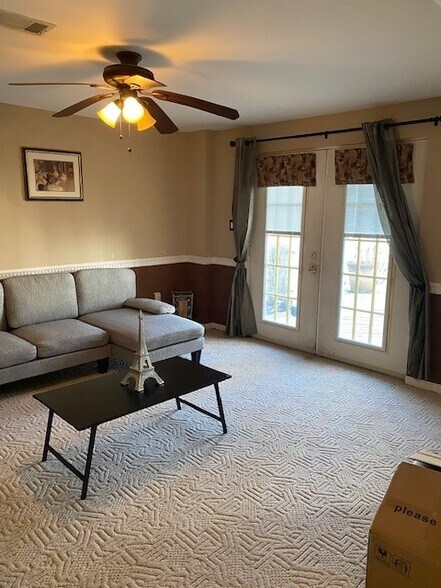 Building Photo - 46416 Springwood Ct