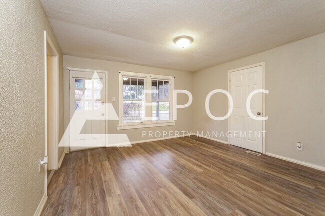 Building Photo - 1310 Phipps Ave