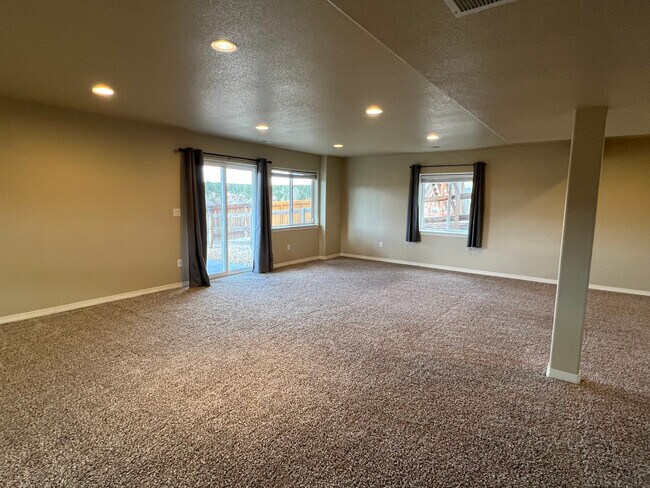 Building Photo - 878 Gold Canyon Rd