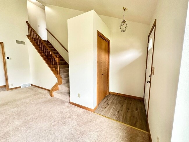 Building Photo - Spacious Pewaukee Townhome