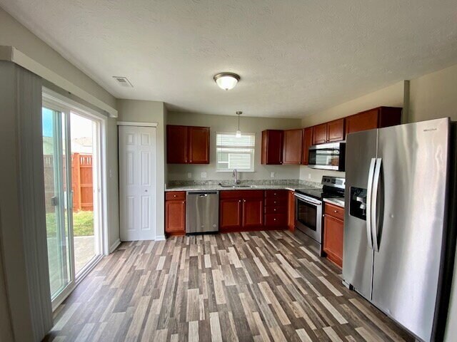 Building Photo - Fantastic 4 Bedroom, 2.5 Bath w/LOFT in Brookfield Place
