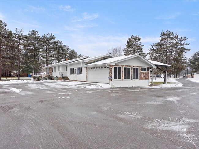 Building Photo - 3 Bedroom House on Mille Lacs Lake - All Utilities Included in Rent