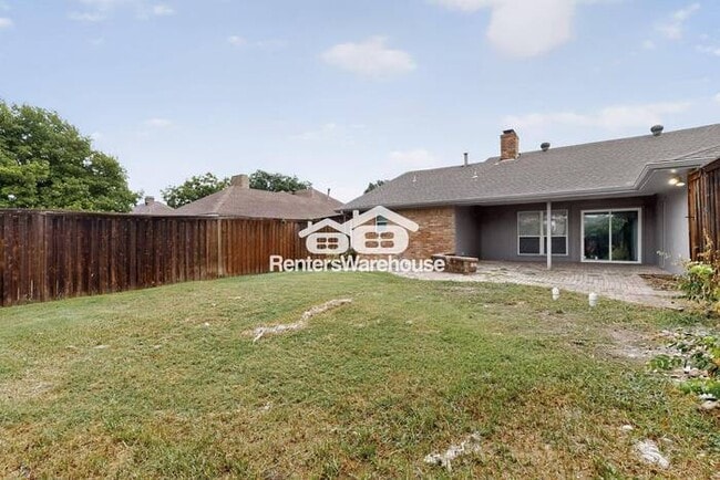 Building Photo - MOVE IN READY COMPLETELY UPDATED - 3BED/2B...