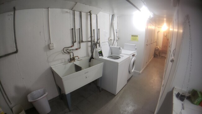 Building Photo - 1130 Dunlop Ave