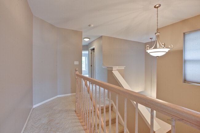 Building Photo - 1435 N Pinehurst Dr
