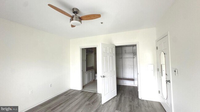 Building Photo - 7011 Falls Reach Dr