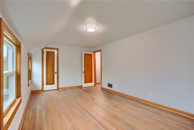 Building Photo - 740 Pershing St