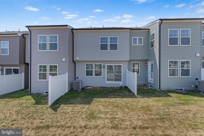 Building Photo - 505 Fontana Cir