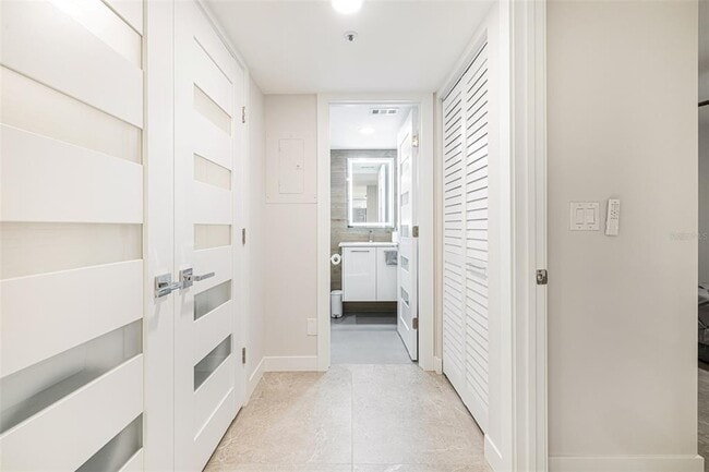 Building Photo - 16320 Kelly Cove Dr