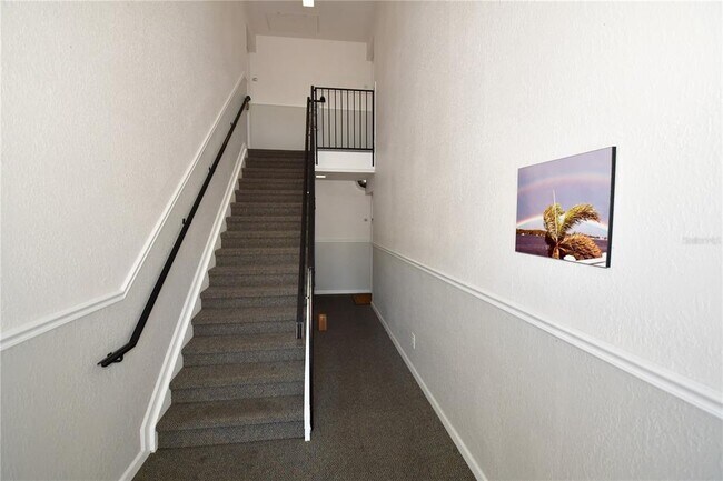 Building Photo - 204 Pompano Dr SE