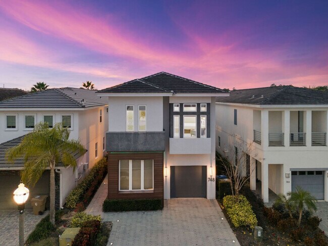 Building Photo - 748 Desert Mountain Ct