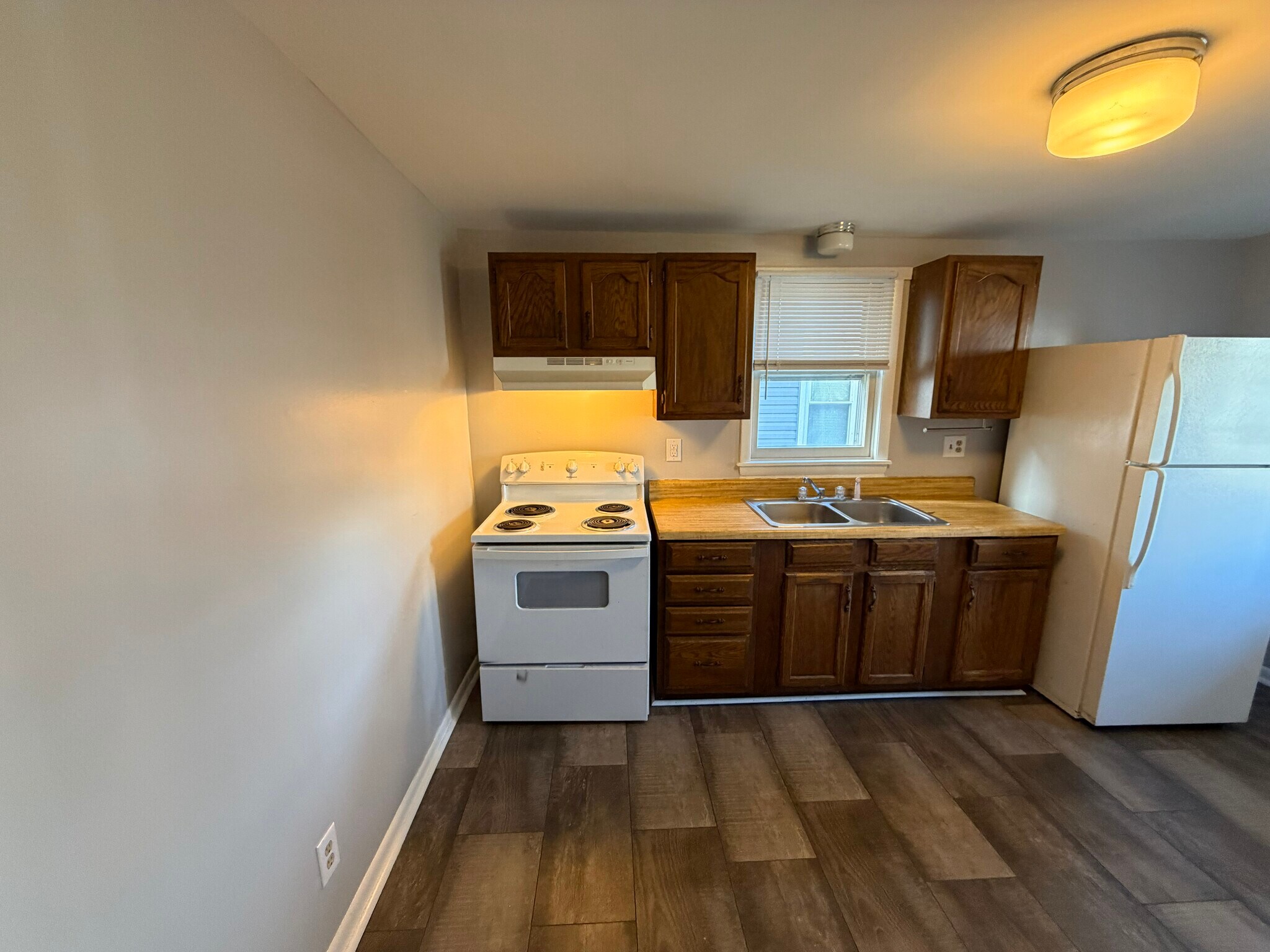 Building Photo - 148 N Church St