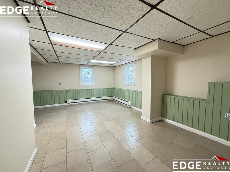 Building Photo - 110 Pine Hill Cir